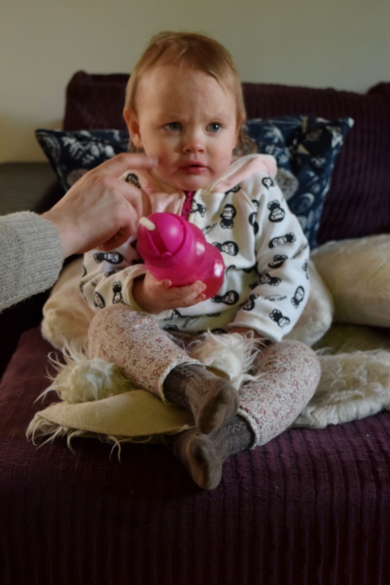 kellakeeramine ja väike laps
